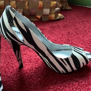 Zebra PRINT 👠 🥀🌼NEW